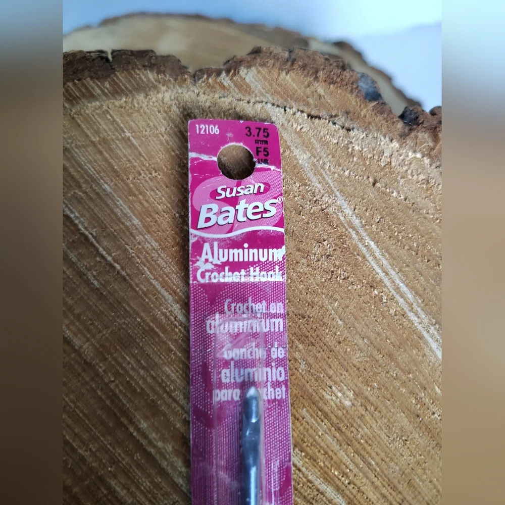 Susan Bates Aluminum‎ Crochet Hook 3.75 mm 12106 F-5 Silvalume Coats & Clark